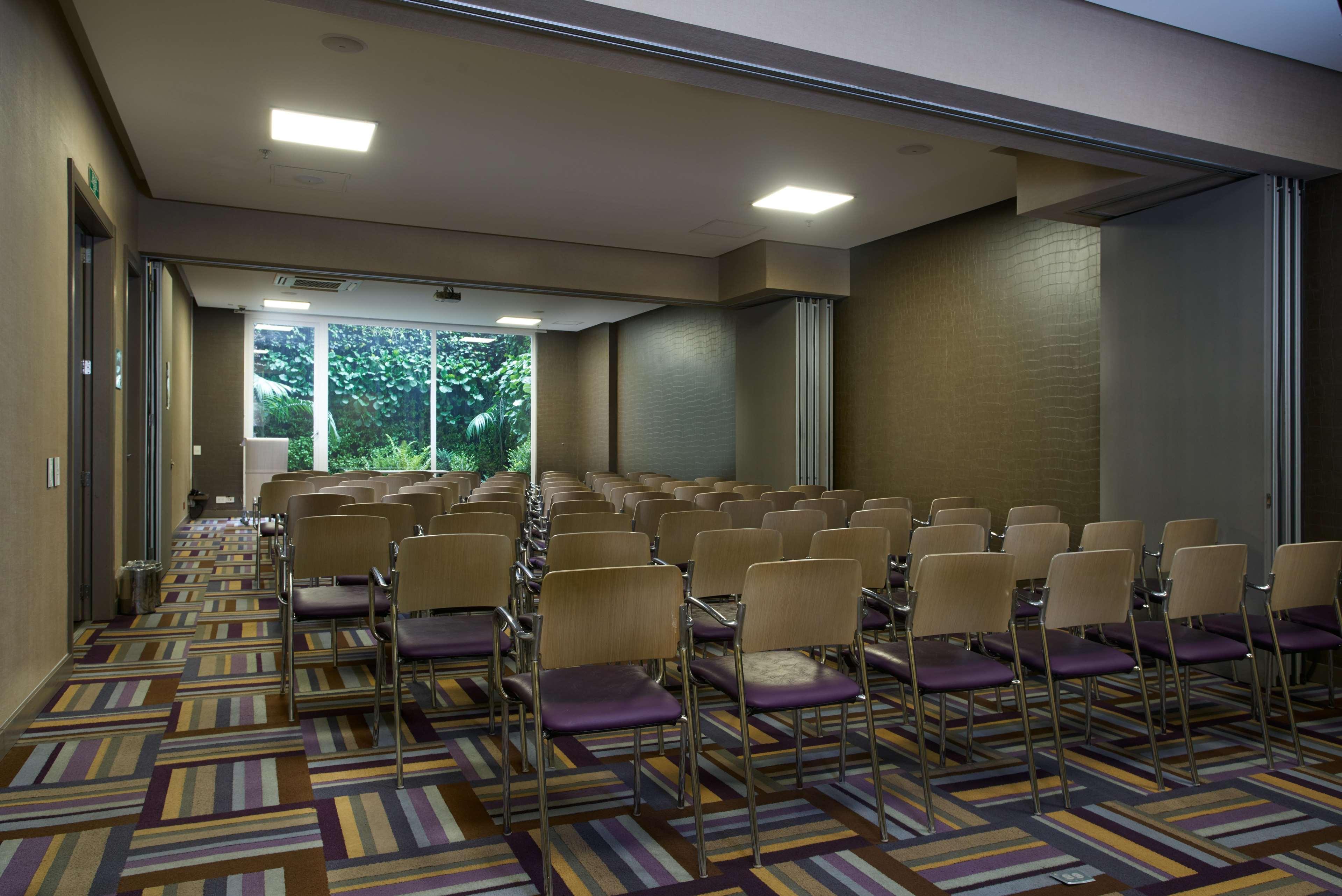 Hotel 100 Luxury Suites By Preferred Богота Экстерьер фото A meeting room at the hotel