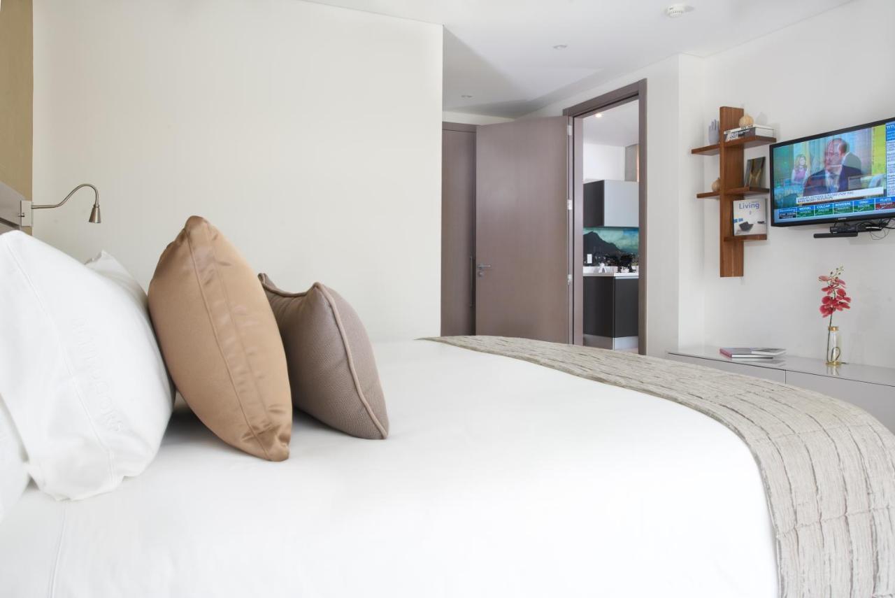 Hotel 100 Luxury Suites By Preferred Богота Экстерьер фото A bedroom at the hotel
